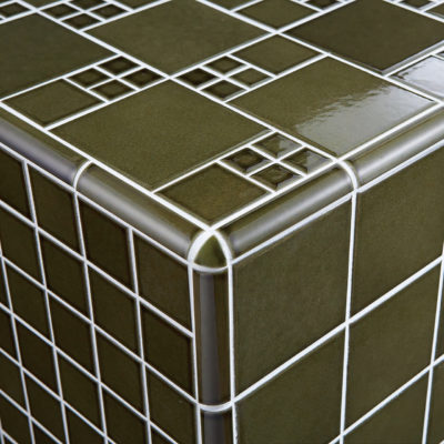 Installation for corner